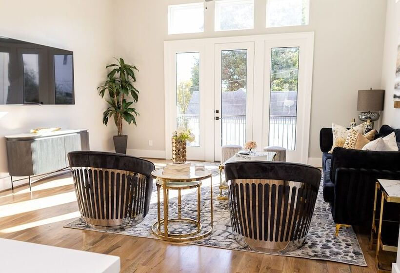 דירת נופש Stylish Luxury Downtown Home