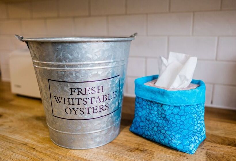 Residenza Whitstable S Beachcombers, Sleeps 10, Dog Friendly