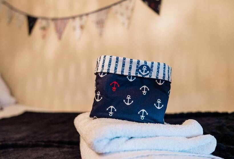 Residenza Whitstable S Beachcombers, Sleeps 10, Dog Friendly