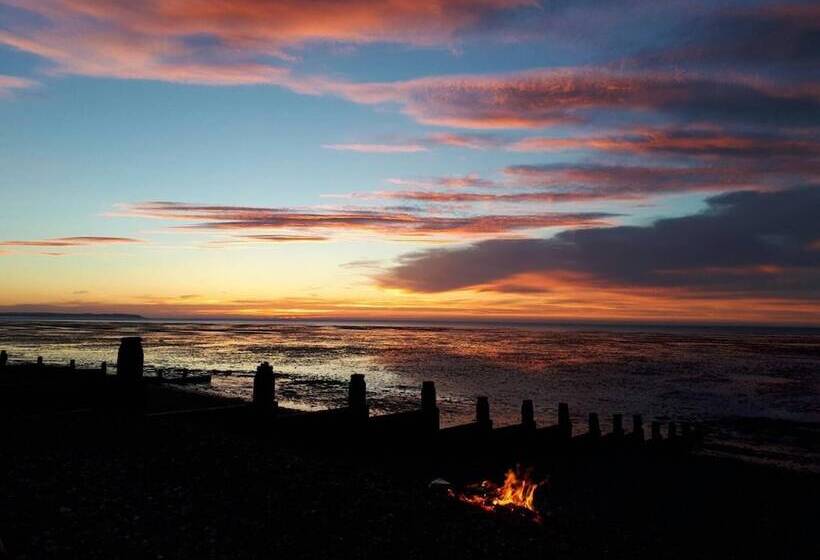 Residenza Whitstable S Beachcombers, Sleeps 10, Dog Friendly