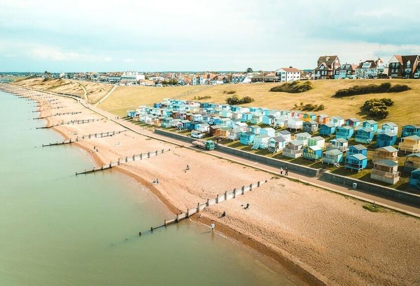 Residenza Whitstable S Beachcombers, Sleeps 10, Dog Friendly
