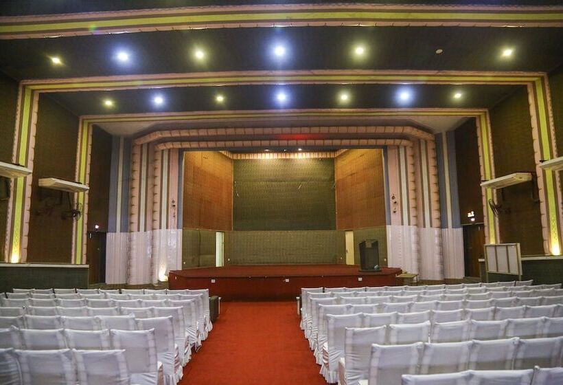 Townhallpartypalace & Hotel Peace Garden