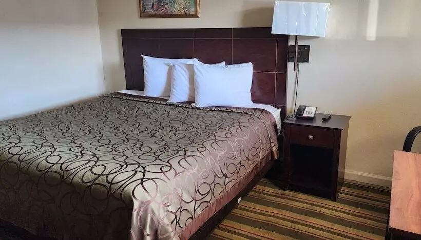 Traveler S Motel
