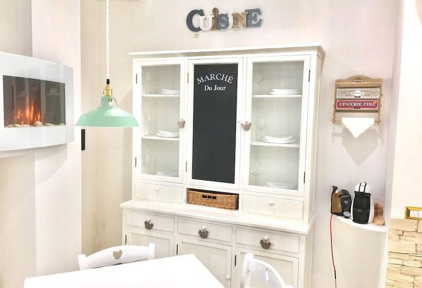 تختخواب و صبحانه Casanova Luxury