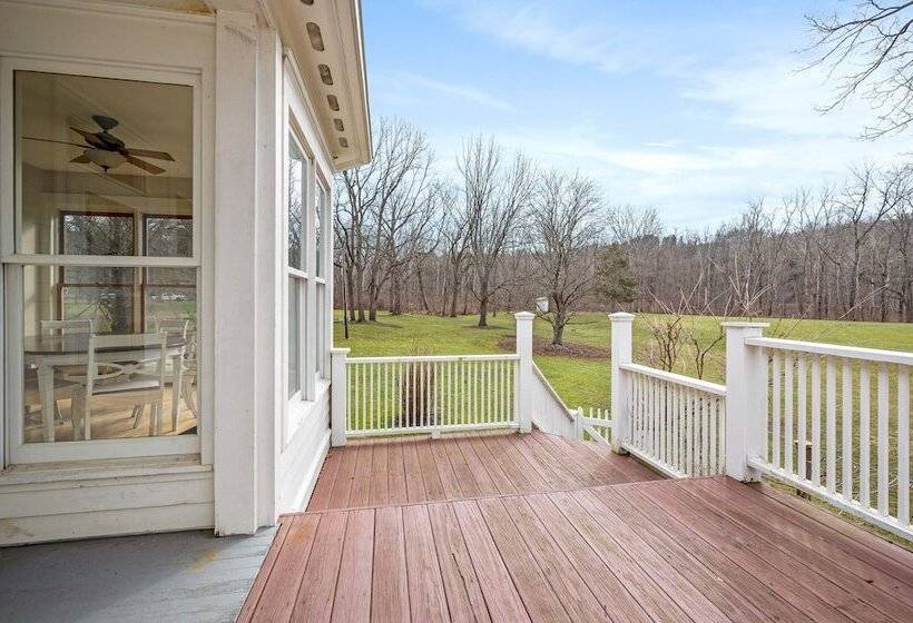 צימר Stratton Creek Inn