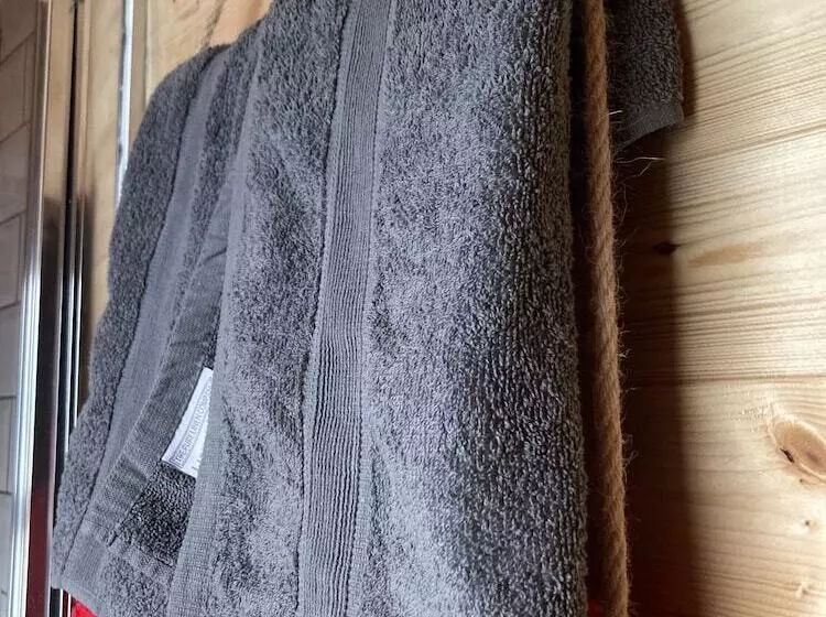 Captivating 1 Bed Cabin In Middlesbrough