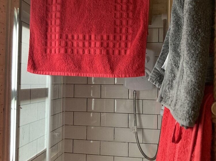 Captivating 1 Bed Cabin In Middlesbrough