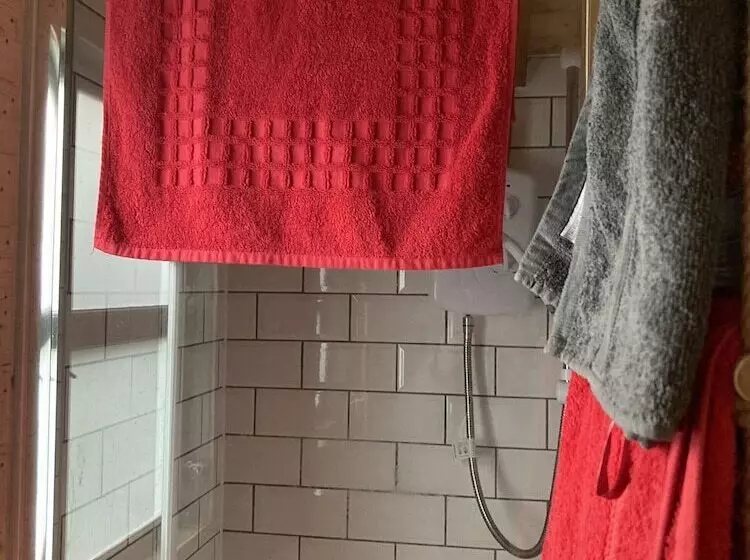 Captivating 1 Bed Cabin In Middlesbrough