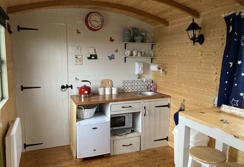 Captivating 1 Bed Cabin In Middlesbrough