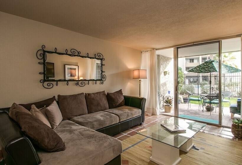 Charming 1 Bdrm Condo Steps To Old Town Scottsdale