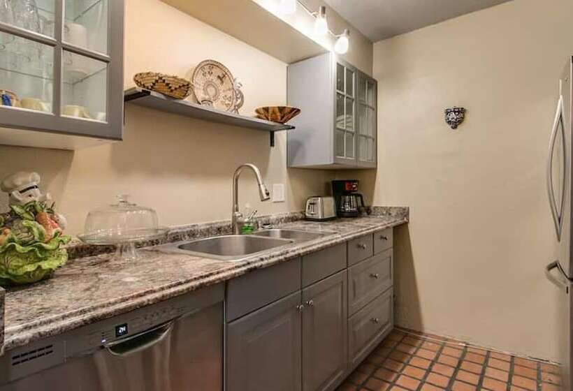 Charming 1 Bdrm Condo Steps To Old Town Scottsdale