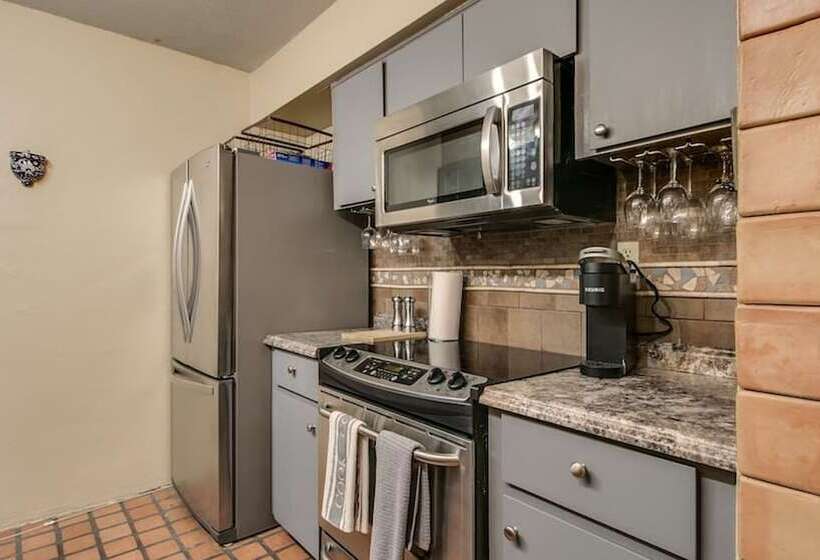 Charming 1 Bdrm Condo Steps To Old Town Scottsdale