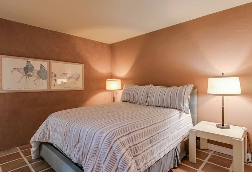 Charming 1 Bdrm Condo Steps To Old Town Scottsdale