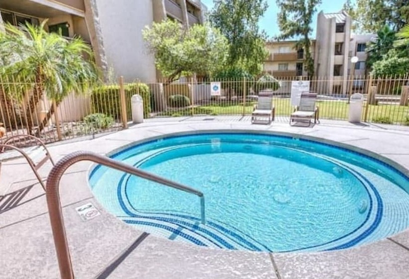 Charming 1 Bdrm Condo Steps To Old Town Scottsdale