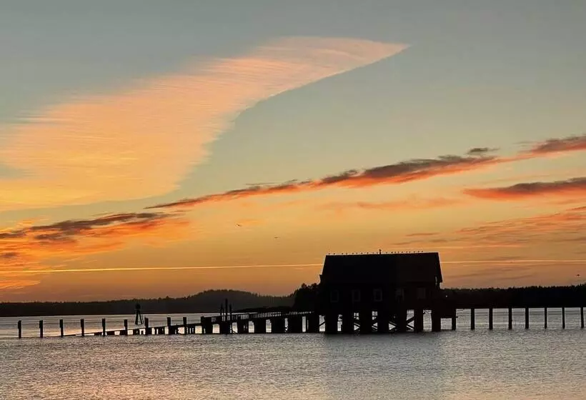 Cottages Above The Tide