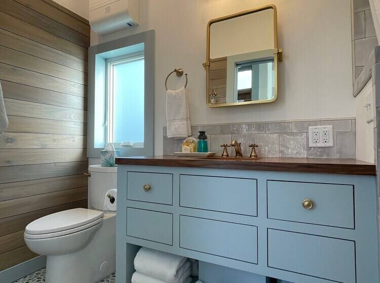 Cottages Above The Tide