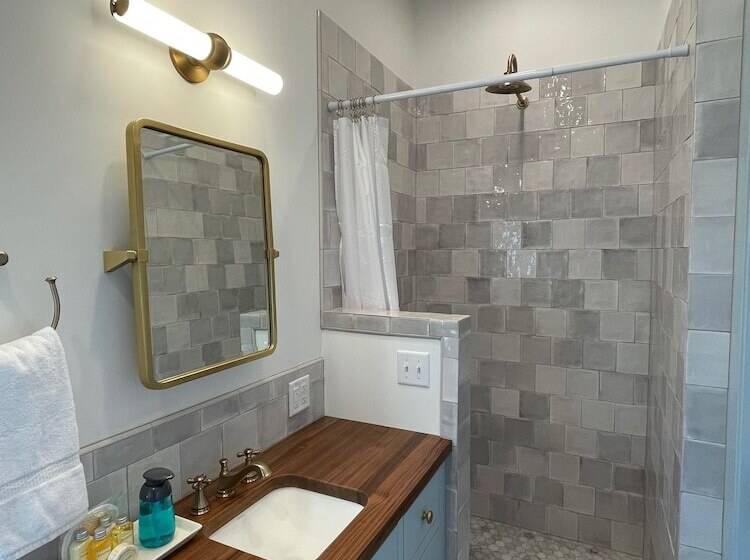 Cottages Above The Tide