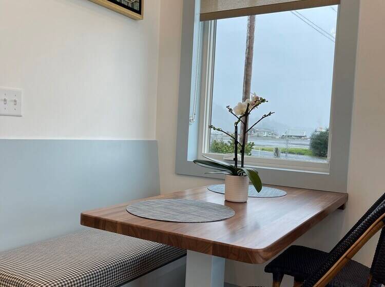 Cottages Above The Tide