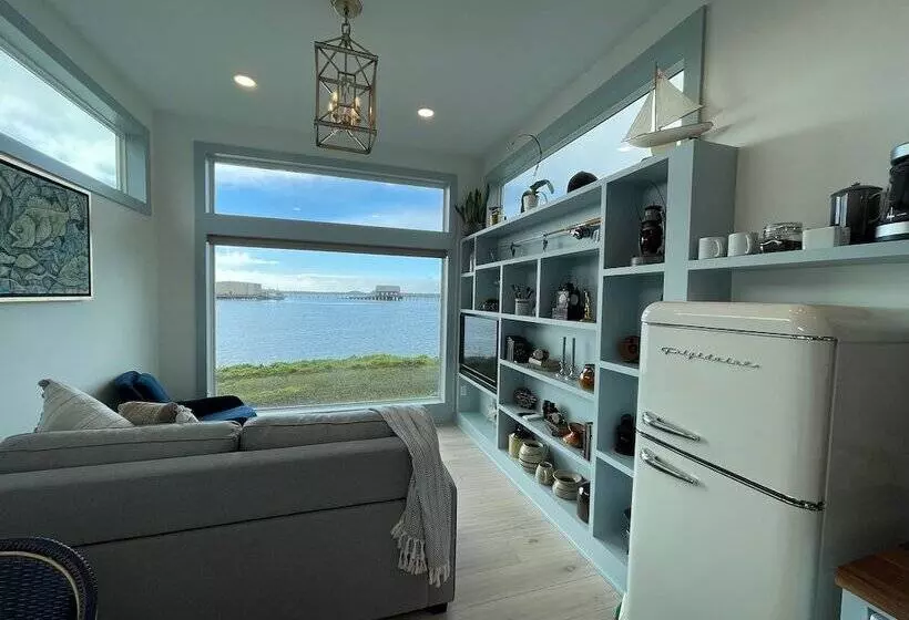 Cottages Above The Tide