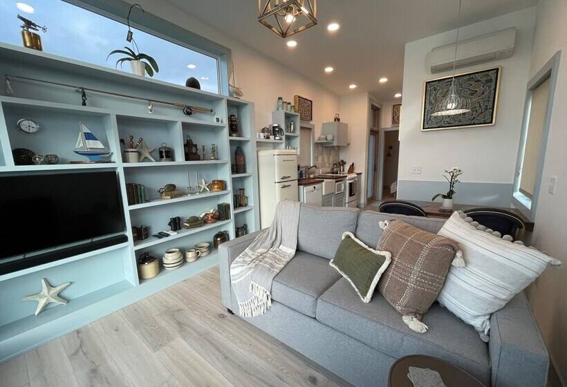 Cottages Above The Tide