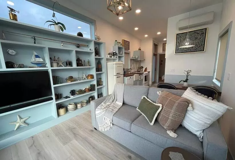 Cottages Above The Tide