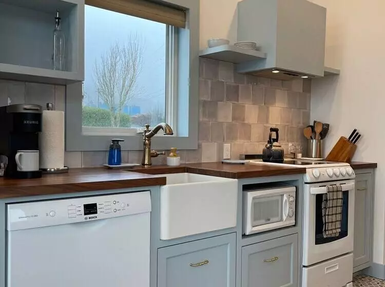 Cottages Above The Tide