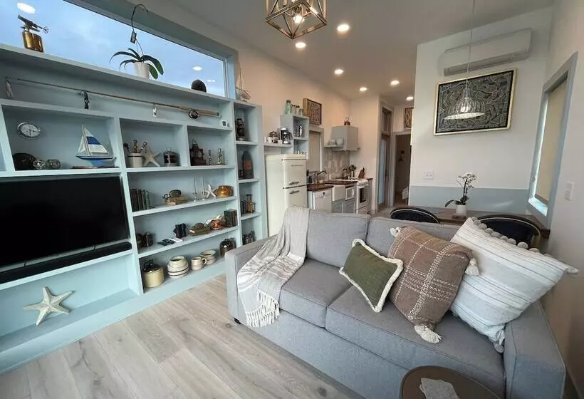 Cottages Above The Tide