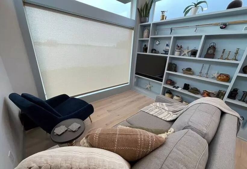 Cottages Above The Tide