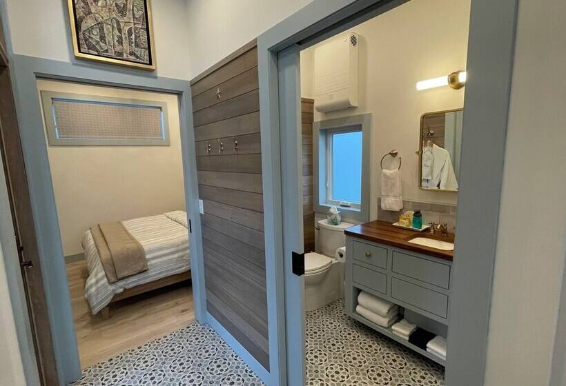 Cottages Above The Tide