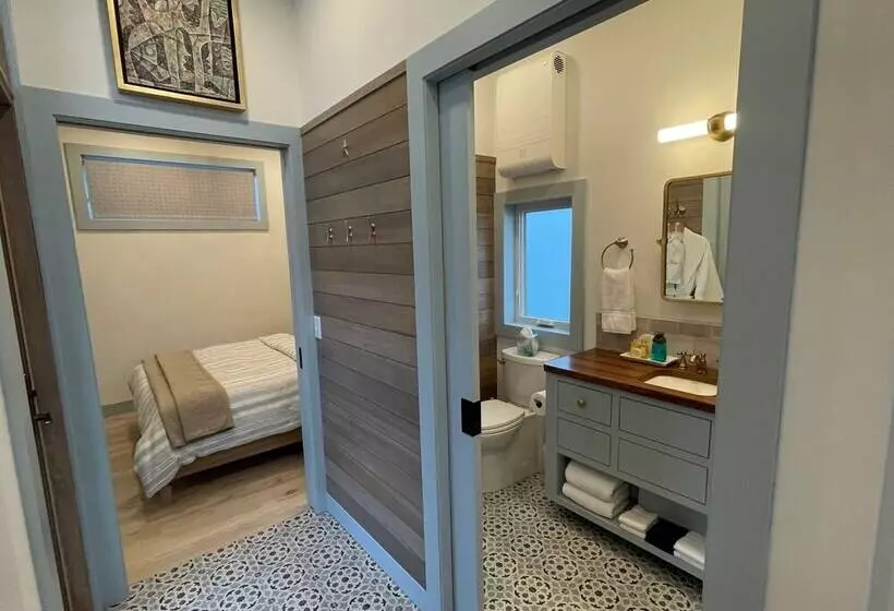 Cottages Above The Tide