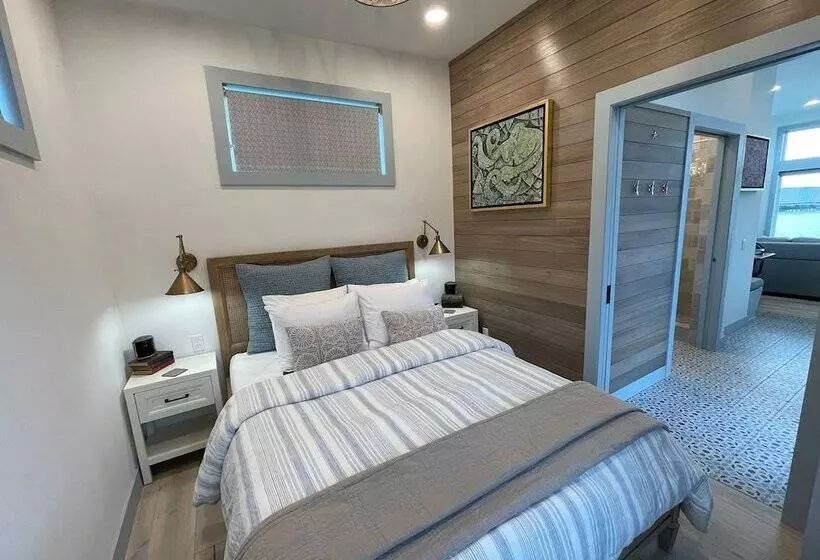 Cottages Above The Tide