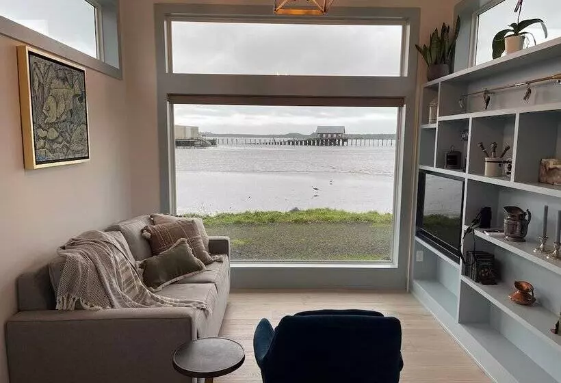 Cottages Above The Tide