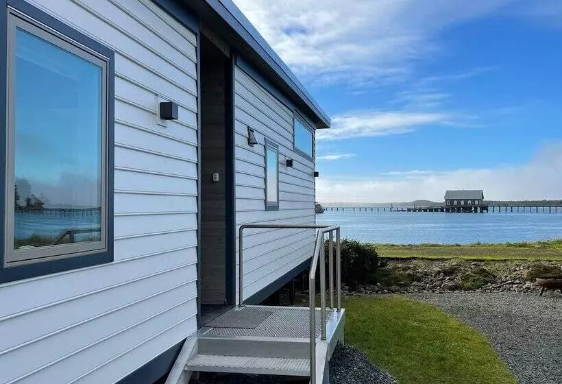 Cottages Above The Tide