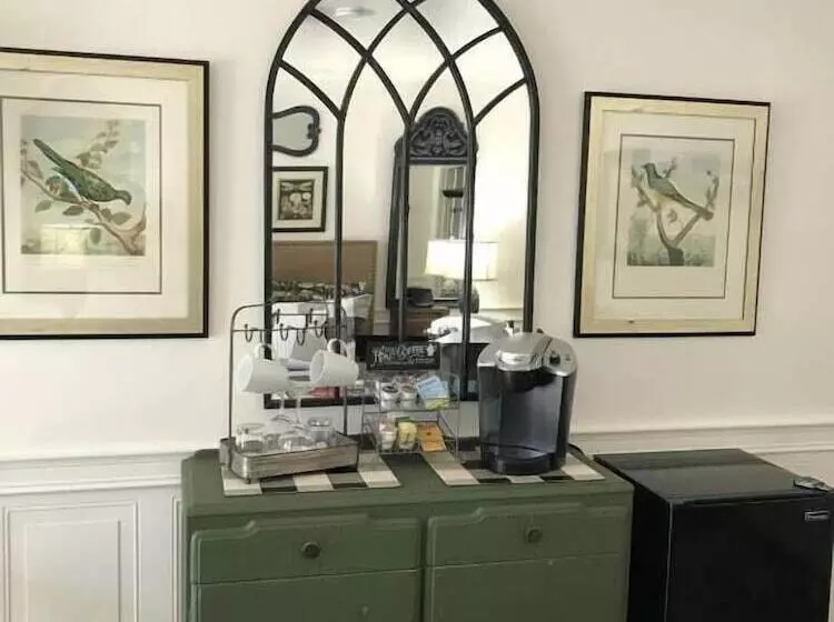 Hotelli Bandon Marina Inn