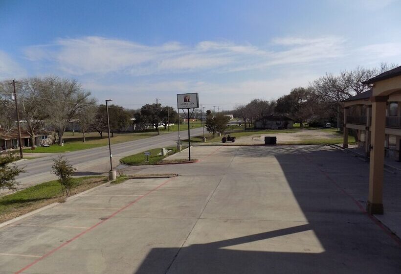 ホテル Moulton Inn & Suites