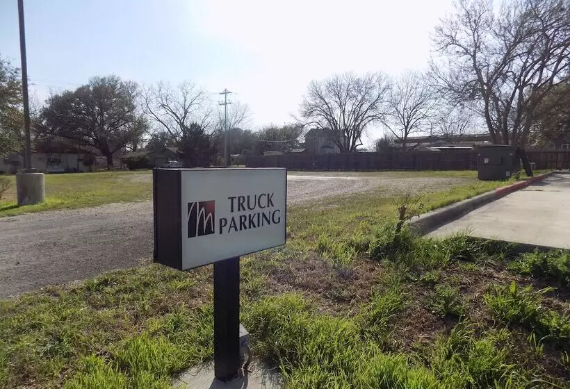 Hotelli Moulton Inn & Suites