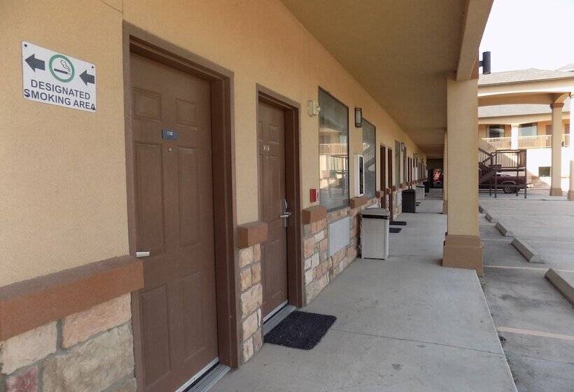 ホテル Moulton Inn & Suites