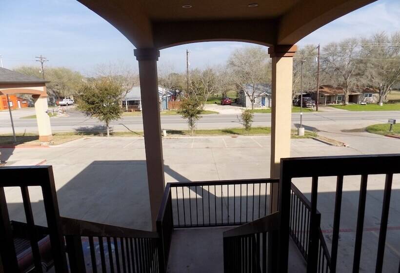 ホテル Moulton Inn & Suites