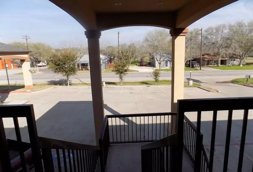 Hotelli Moulton Inn & Suites