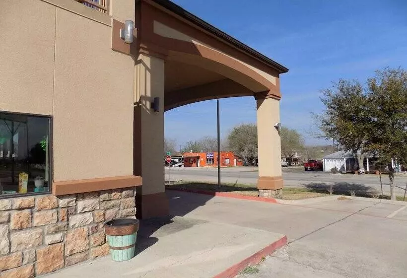 Hotelli Moulton Inn & Suites