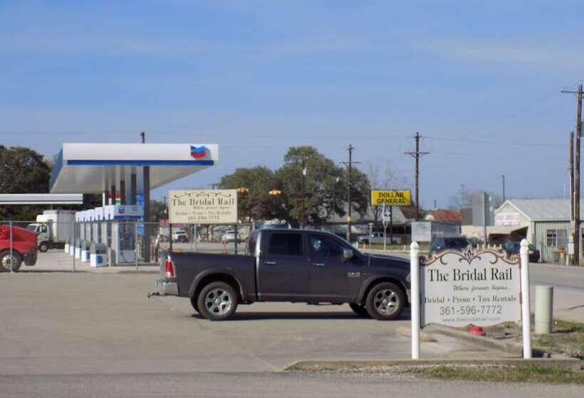 ホテル Moulton Inn & Suites