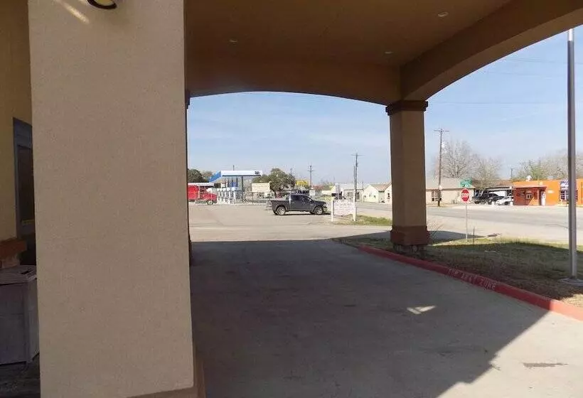 Hotelli Moulton Inn & Suites