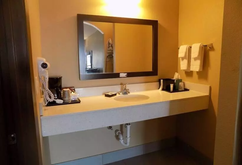 Hotelli Moulton Inn & Suites