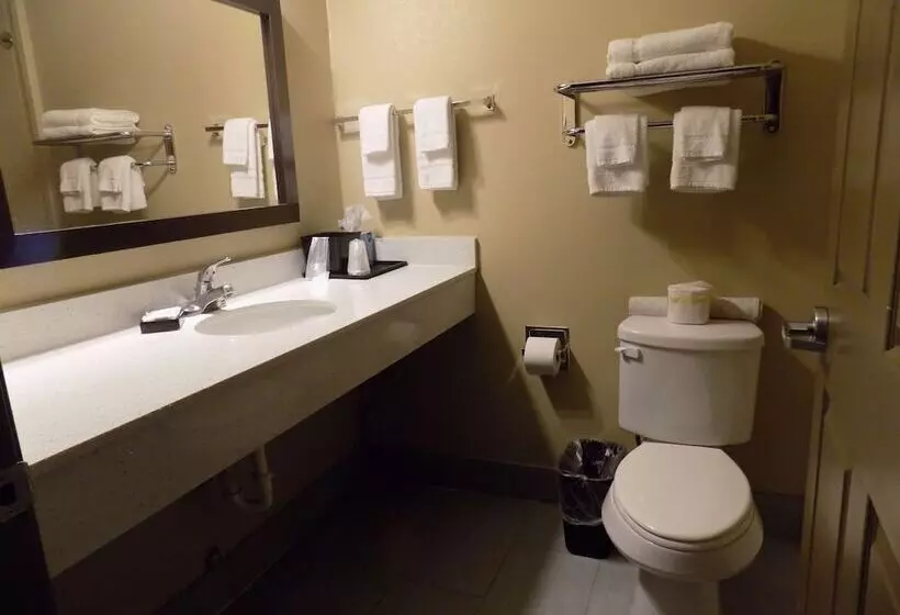 Hotelli Moulton Inn & Suites