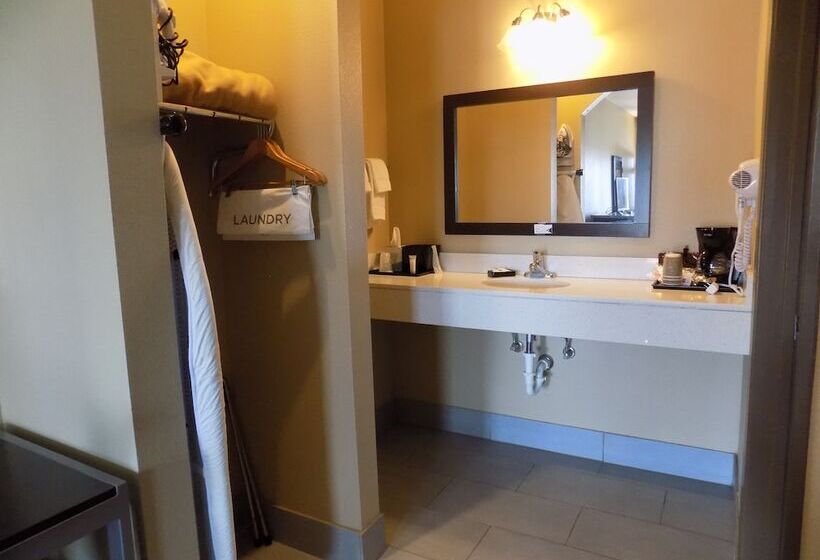 ホテル Moulton Inn & Suites