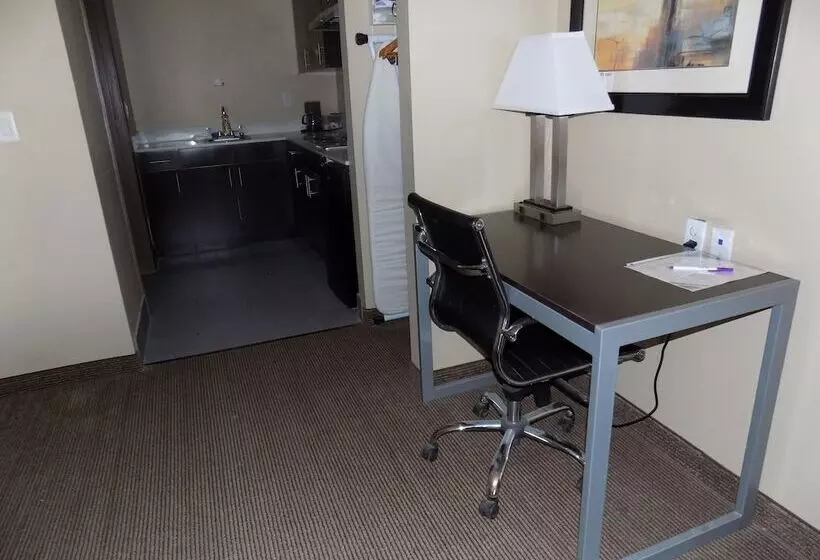 Hotelli Moulton Inn & Suites