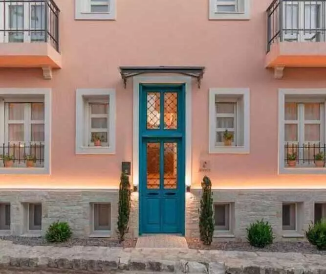 هتل Naiades The Residence Ioannina Castle