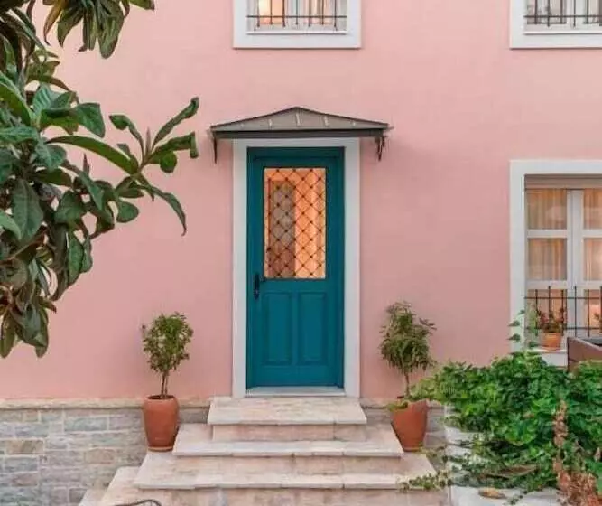 هتل Naiades The Residence Ioannina Castle