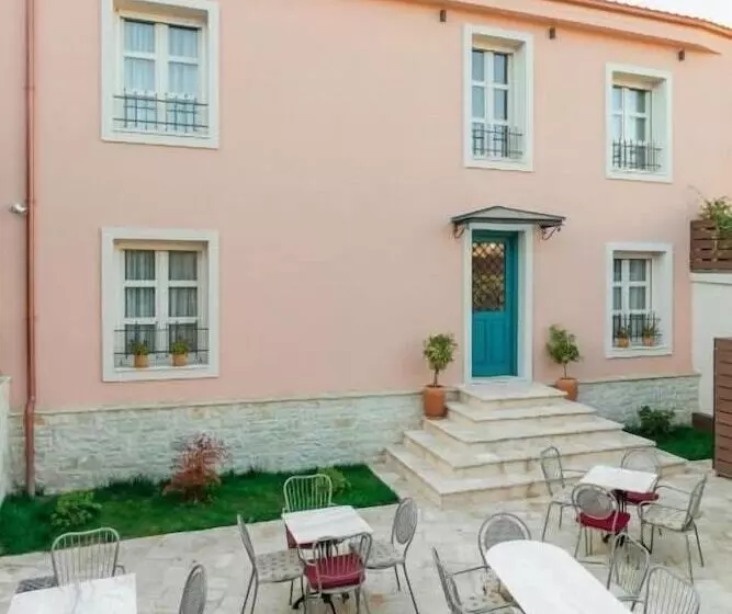 هتل Naiades The Residence Ioannina Castle
