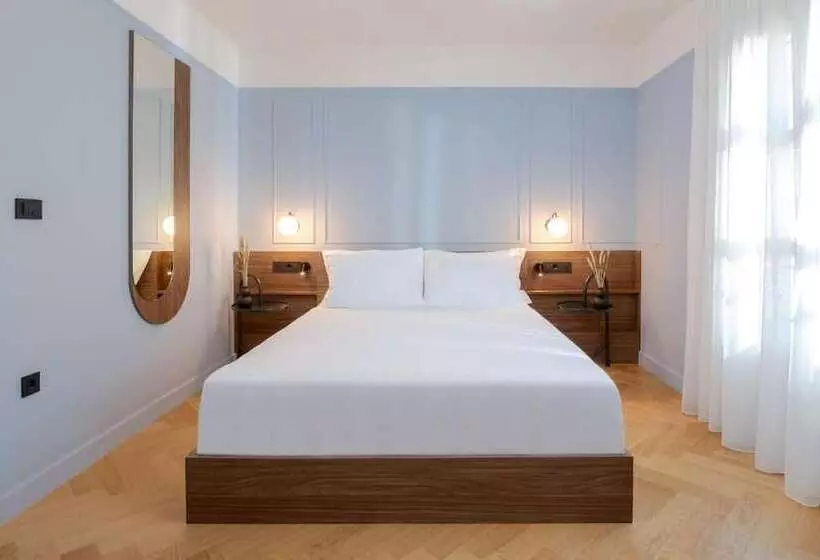 هتل Naiades The Residence Ioannina Castle